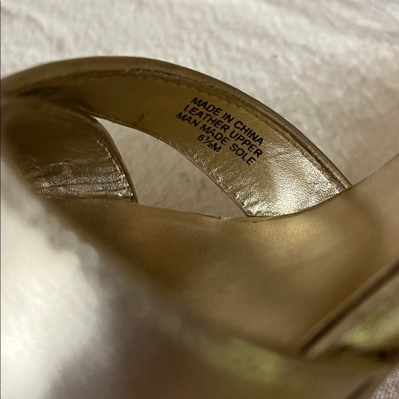 Lillygold03 Lilly Pulitzer Bella gold ankle strap leather heel sandals sz 6.5 - Picture 4 of 7
